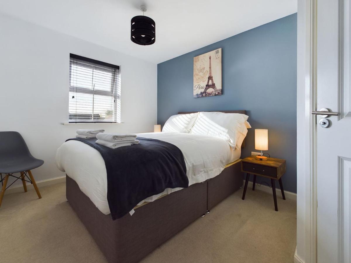 247 Serviced Accommodation In Stafford- 3Br Townhouse Exterior photo